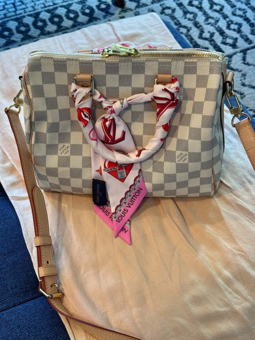 Louis Vuitton Damier Azur Bandoulier Speedy 25, with 2 LV Badeaus - Picture 5 of 17